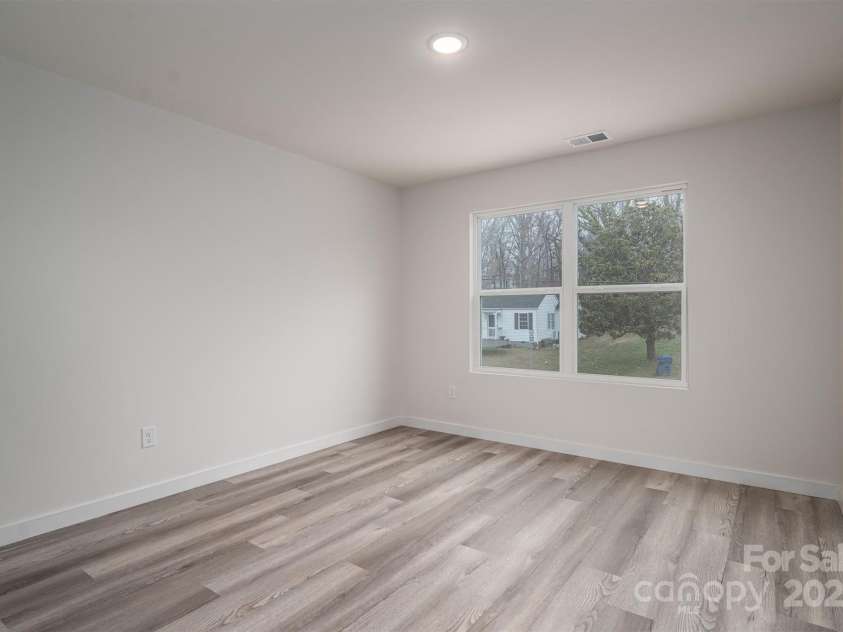 709 - 711 7th Avenue, Hickory, NC 28602.  MLS# CAR4229225, YatesRealty ID 6414. 