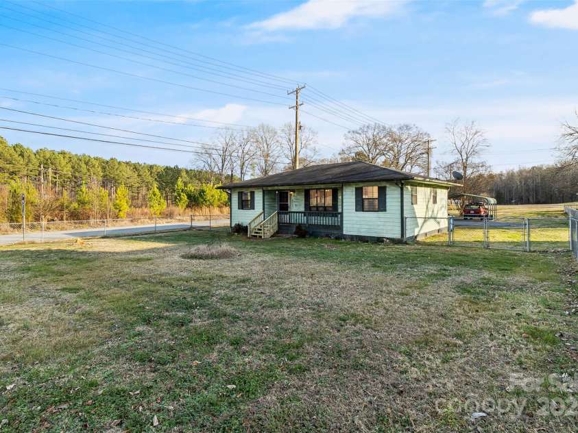 90 2nd Street, Catawba, NC 28609.  MLS# CAR4333230, YatesRealty ID 6414. 