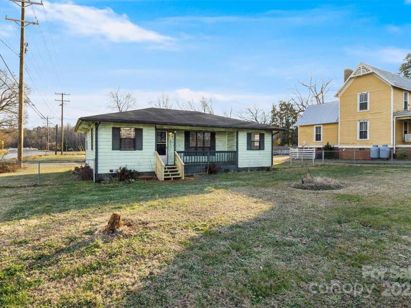 90 2nd Street, Catawba, NC 28609.  MLS# CAR4333230, YatesRealty ID 6414. 
