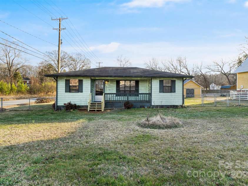 90 2nd Street, Catawba, NC 28609.  MLS# CAR4333230, YatesRealty ID 6414. 