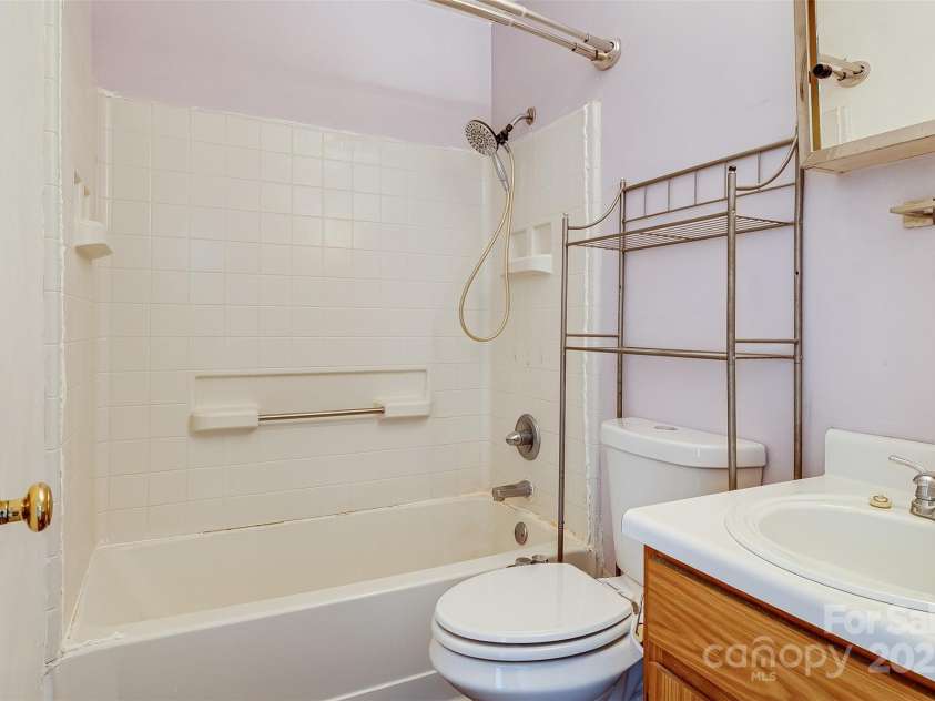 90 2nd Street, Catawba, NC 28609.  MLS# CAR4333230, YatesRealty ID 6414. 