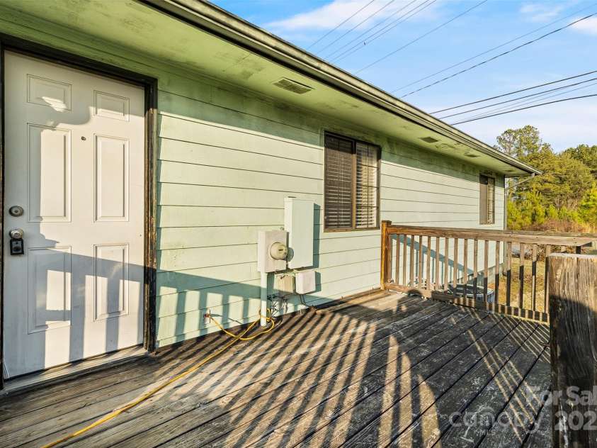 90 2nd Street, Catawba, NC 28609.  MLS# CAR4333230, YatesRealty ID 6414. 