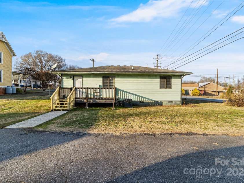 90 2nd Street, Catawba, NC 28609.  MLS# CAR4333230, YatesRealty ID 6414. 