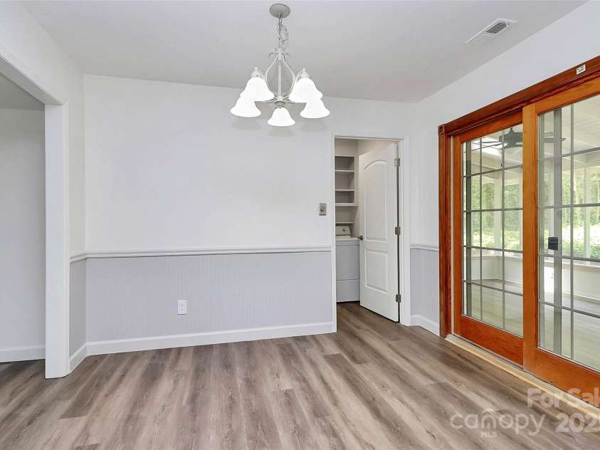 10432 Camelback Circle, Charlotte, NC 28226.  MLS# CAR4243128, YatesRealty ID 6415. Access to the screened in porch conveniently located off kitchen