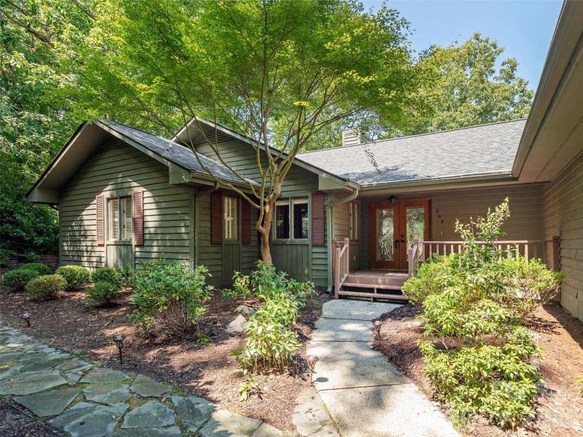 204 Greenleaf Drive, Flat Rock, NC 28731.  MLS# CAR4349338, YatesRealty ID 6415. 