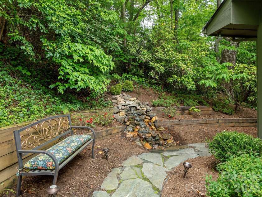 204 Greenleaf Drive, Flat Rock, NC 28731.  MLS# CAR4349338, YatesRealty ID 6415. 