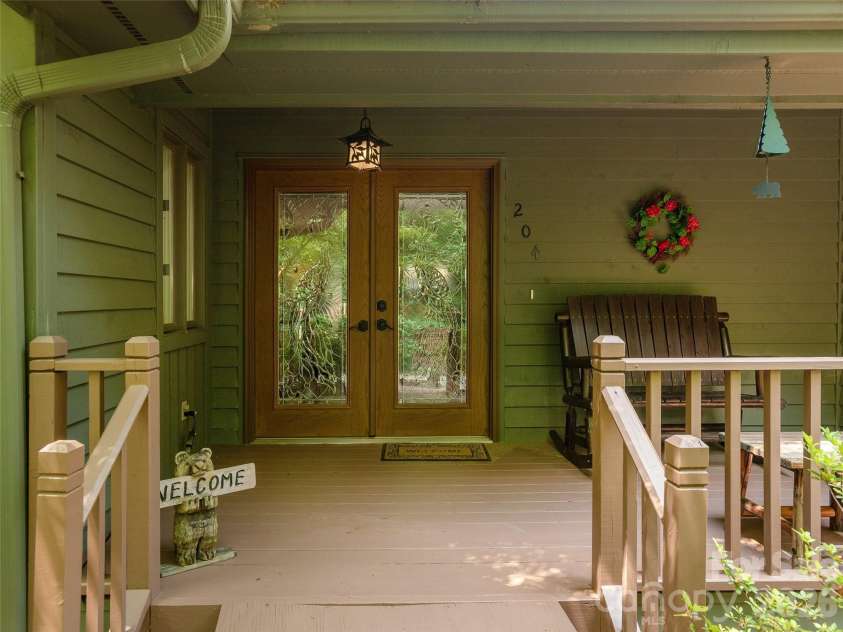 204 Greenleaf Drive, Flat Rock, NC 28731.  MLS# CAR4349338, YatesRealty ID 6415. 