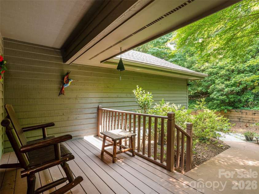 204 Greenleaf Drive, Flat Rock, NC 28731.  MLS# CAR4349338, YatesRealty ID 6415. 