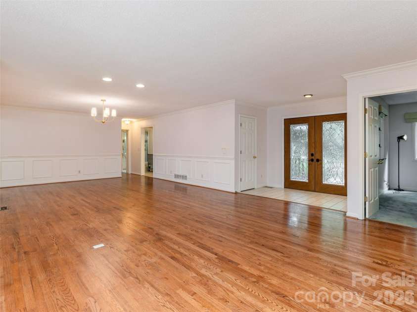 204 Greenleaf Drive, Flat Rock, NC 28731.  MLS# CAR4349338, YatesRealty ID 6415. 