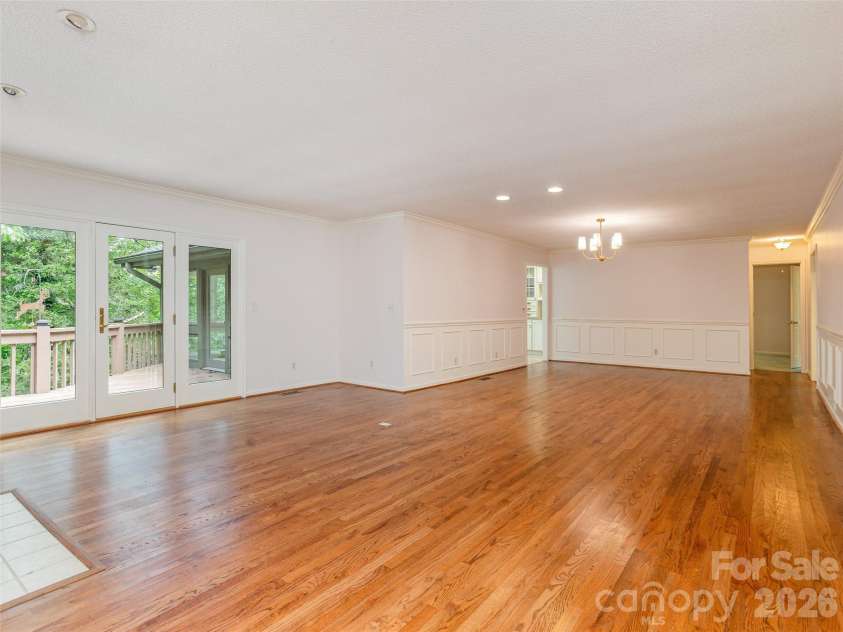 204 Greenleaf Drive, Flat Rock, NC 28731.  MLS# CAR4349338, YatesRealty ID 6415. 