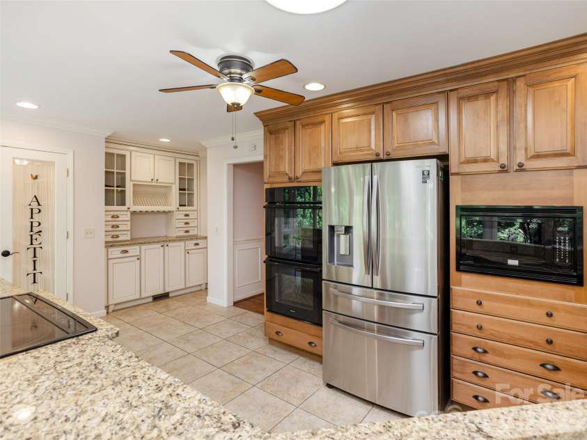 204 Greenleaf Drive, Flat Rock, NC 28731.  MLS# CAR4349338, YatesRealty ID 6415. 