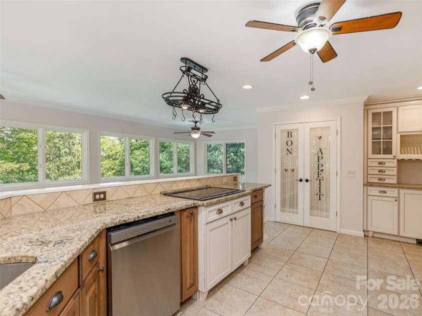 204 Greenleaf Drive, Flat Rock, NC 28731.  MLS# CAR4349338, YatesRealty ID 6415. 