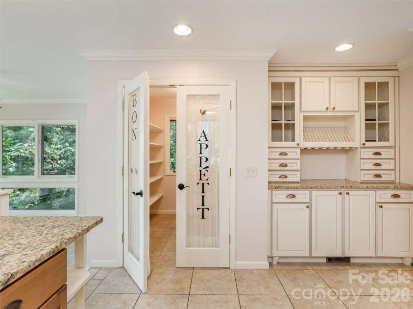 204 Greenleaf Drive, Flat Rock, NC 28731.  MLS# CAR4349338, YatesRealty ID 6415. 