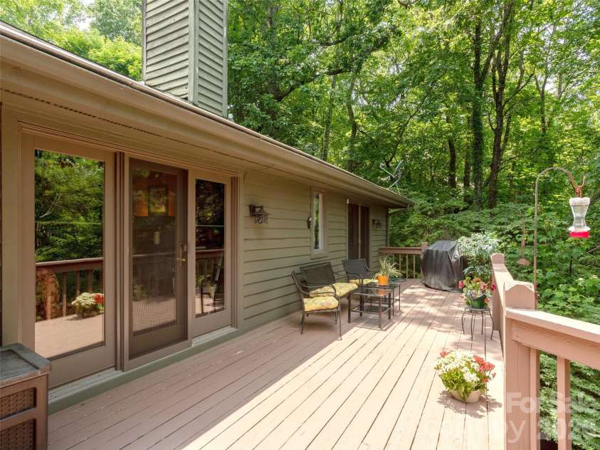 204 Greenleaf Drive, Flat Rock, NC 28731.  MLS# CAR4349338, YatesRealty ID 6415. 