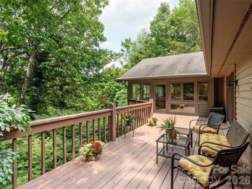 204 Greenleaf Drive, Flat Rock, NC 28731.  MLS# CAR4349338, YatesRealty ID 6415. 