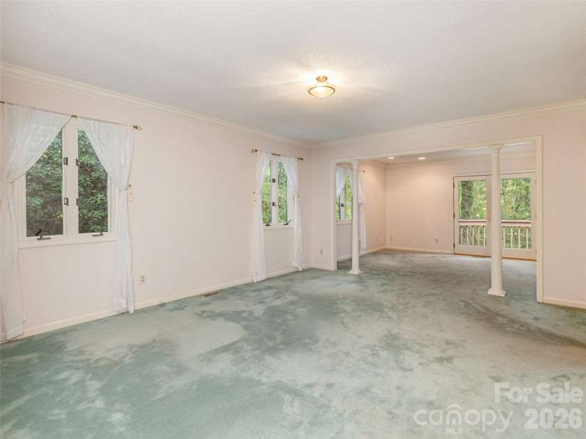 204 Greenleaf Drive, Flat Rock, NC 28731.  MLS# CAR4349338, YatesRealty ID 6415. 