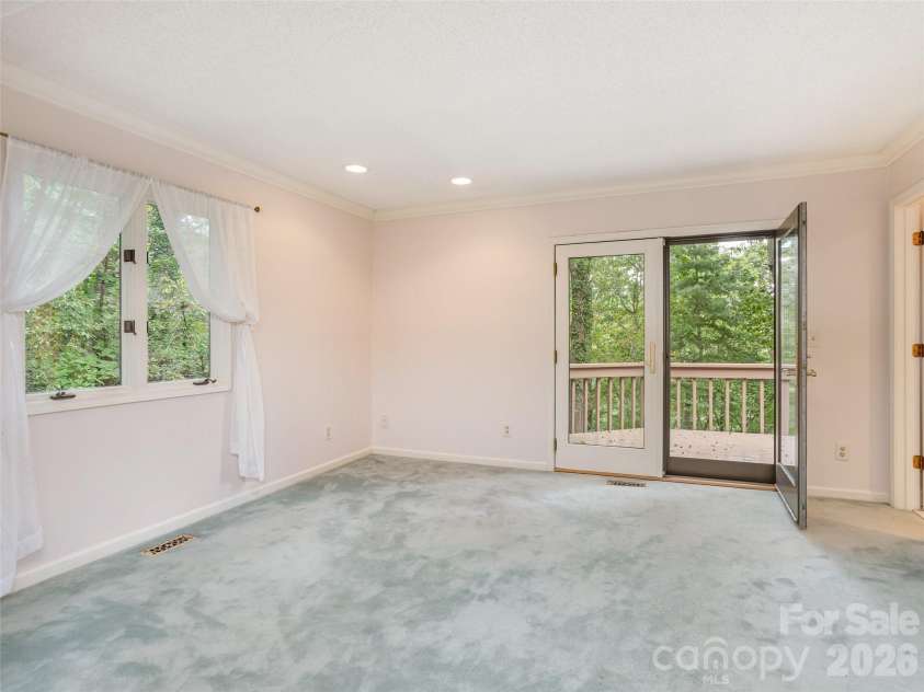 204 Greenleaf Drive, Flat Rock, NC 28731.  MLS# CAR4349338, YatesRealty ID 6415. 