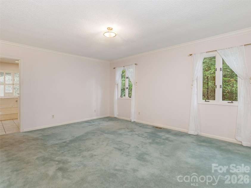 204 Greenleaf Drive, Flat Rock, NC 28731.  MLS# CAR4349338, YatesRealty ID 6415. 