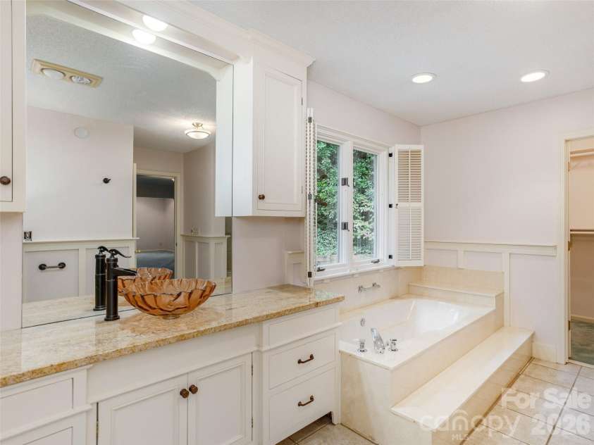 204 Greenleaf Drive, Flat Rock, NC 28731.  MLS# CAR4349338, YatesRealty ID 6415. 