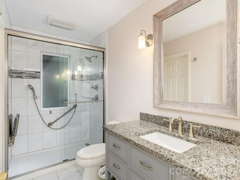 204 Greenleaf Drive, Flat Rock, NC 28731.  MLS# CAR4349338, YatesRealty ID 6415. 