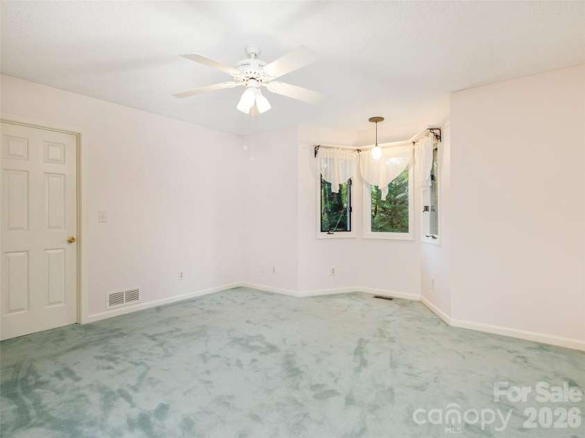 204 Greenleaf Drive, Flat Rock, NC 28731.  MLS# CAR4349338, YatesRealty ID 6415. 