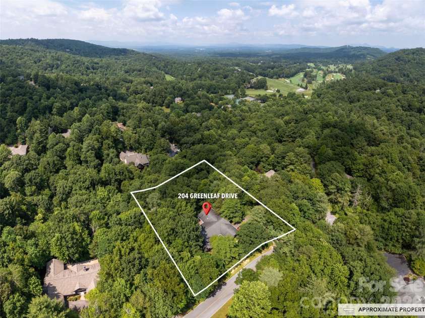 204 Greenleaf Drive, Flat Rock, NC 28731.  MLS# CAR4349338, YatesRealty ID 6415. 
