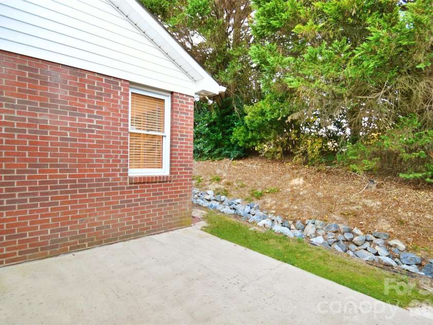 19968 Oak Leaf Circle, Cornelius, NC 28031.  MLS# CAR4362083, YatesRealty ID 6416. 