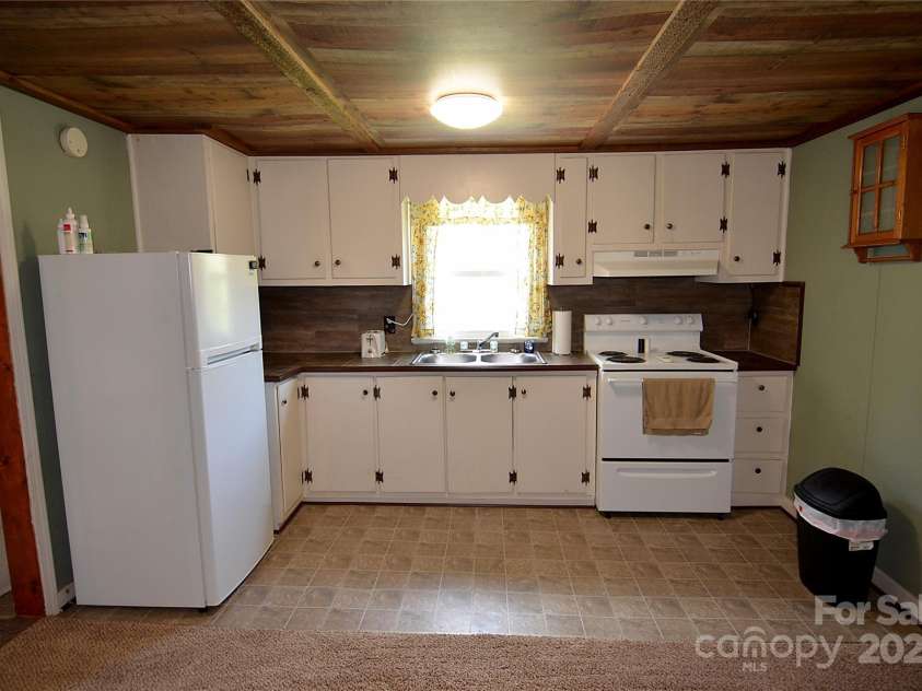5360 Franklin Place, Collettsville, NC 28611.  MLS# CAR4240351, YatesRealty ID 6416. Apartment kitchen