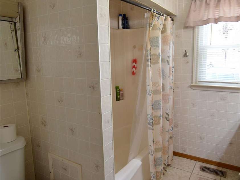 5360 Franklin Place, Collettsville, NC 28611.  MLS# CAR4240351, YatesRealty ID 6416. Bathroom