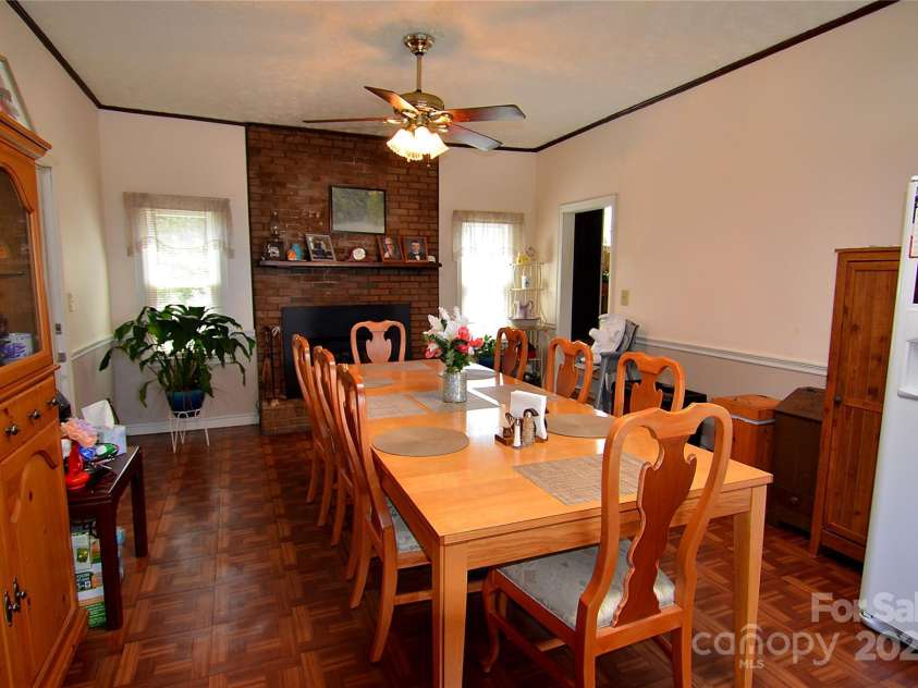 5360 Franklin Place, Collettsville, NC 28611.  MLS# CAR4240351, YatesRealty ID 6416. Kitchen/dining