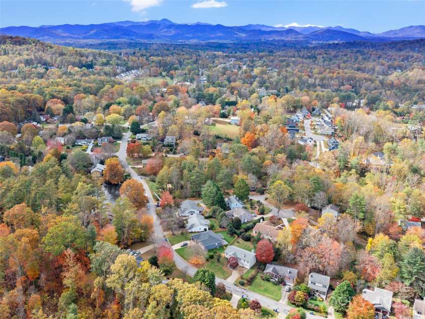 105 Goldfinch Lane, Asheville, NC 28803.  MLS# CAR4318558, YatesRealty ID 6417. 