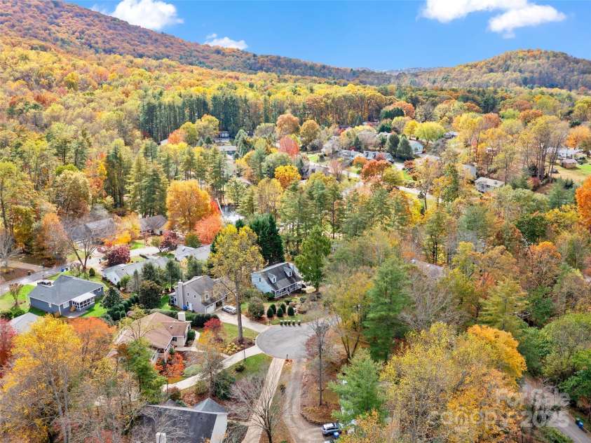 105 Goldfinch Lane, Asheville, NC 28803.  MLS# CAR4318558, YatesRealty ID 6417. 