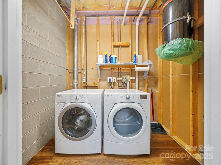 105 Goldfinch Lane, Asheville, NC 28803.  MLS# CAR4318558, YatesRealty ID 6417. Laundry and central vac.