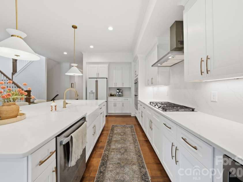 16515 Munson Hill Road, Charlotte, NC 28278.  MLS# CAR4393885, YatesRealty ID 6418. 