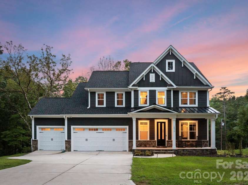 16515 Munson Hill Road, Charlotte, NC 28278.  MLS# CAR4393885, YatesRealty ID 6418. 
