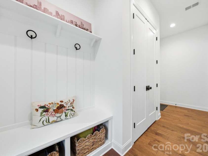 16515 Munson Hill Road, Charlotte, NC 28278.  MLS# CAR4393885, YatesRealty ID 6418. Drop Zone to Garage
