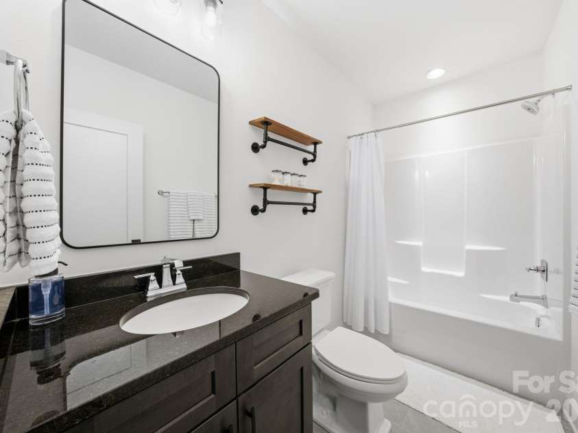 16515 Munson Hill Road, Charlotte, NC 28278.  MLS# CAR4393885, YatesRealty ID 6418. Full Guest Bathroom, Basement Level