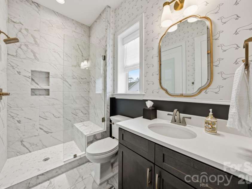16515 Munson Hill Road, Charlotte, NC 28278.  MLS# CAR4393885, YatesRealty ID 6418. Full Guest Bathroom, Main Level
