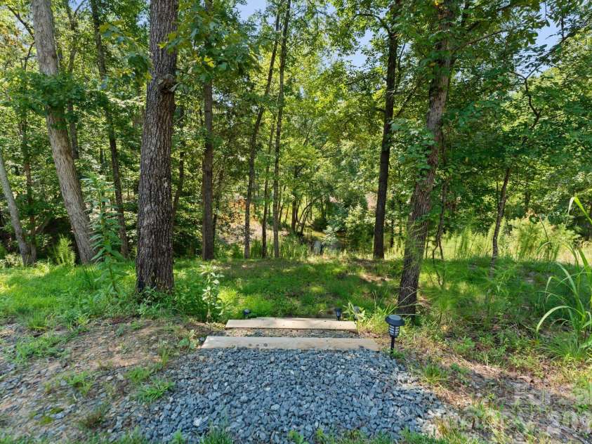 16515 Munson Hill Road, Charlotte, NC 28278.  MLS# CAR4393885, YatesRealty ID 6418. Lake Access Walkway