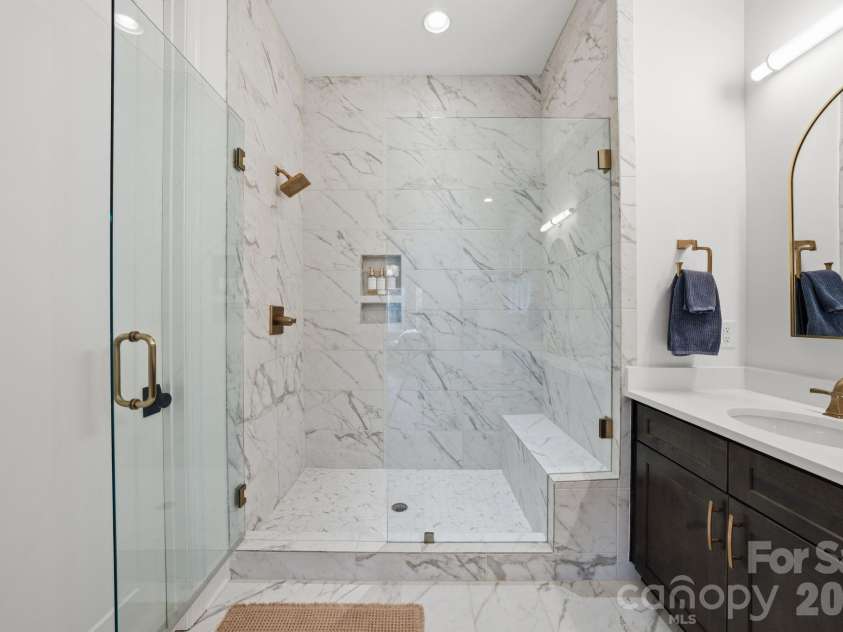 16515 Munson Hill Road, Charlotte, NC 28278.  MLS# CAR4393885, YatesRealty ID 6418. Primary Bathroom