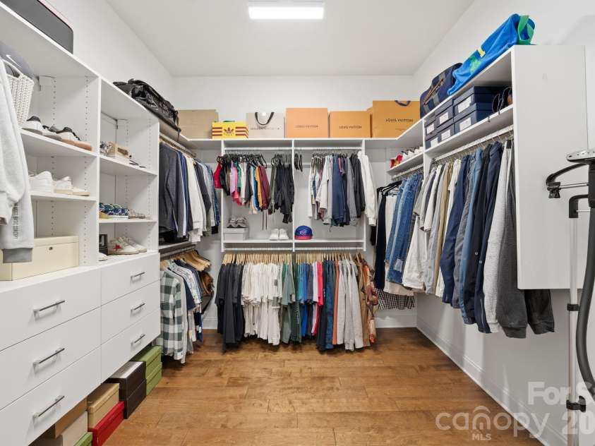 16515 Munson Hill Road, Charlotte, NC 28278.  MLS# CAR4393885, YatesRealty ID 6418. Primary Bathroom