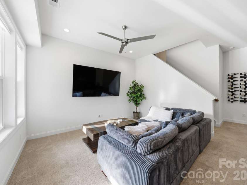 16515 Munson Hill Road, Charlotte, NC 28278.  MLS# CAR4393885, YatesRealty ID 6418. Recreation Room, Basement Level