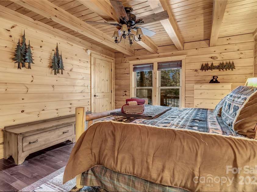 120 Sweetbriar Road, Lake Lure, NC 28746.  MLS# CAR4291551, YatesRealty ID 642. All decor and linens convey.