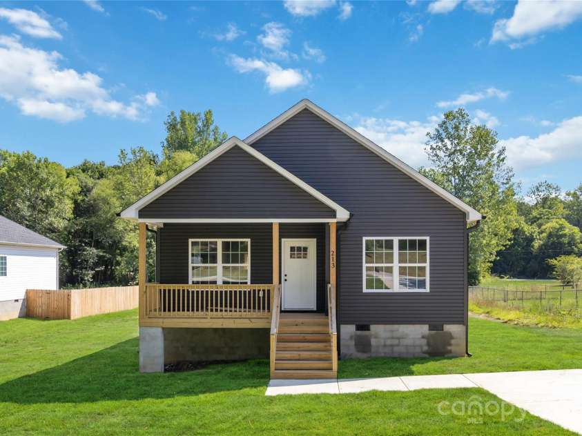 213 Sheffield Drive, York, SC 29745.  MLS# CAR4099016, YatesRealty ID 642. 213 Sheffield