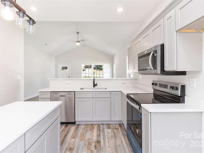 213 Sheffield Drive, York, SC 29745.  MLS# CAR4099016, YatesRealty ID 642. Kitchen with island