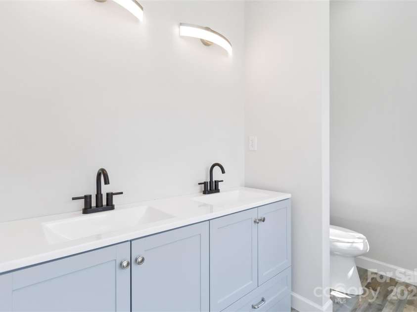 213 Sheffield Drive, York, SC 29745.  MLS# CAR4099016, YatesRealty ID 642. Primary ensuite 