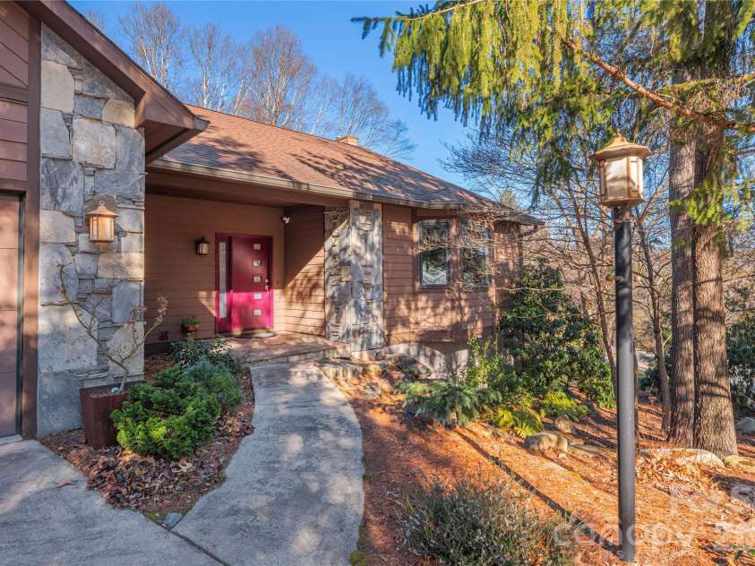 35 Hillcreek Drive, Asheville, NC 28804.  MLS# CAR4338421, YatesRealty ID 6420. 