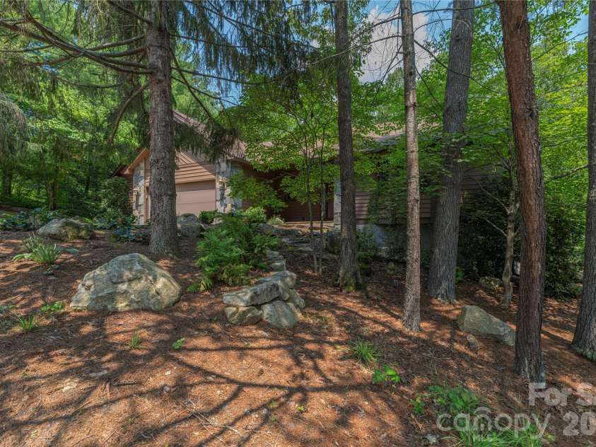 35 Hillcreek Drive, Asheville, NC 28804.  MLS# CAR4338421, YatesRealty ID 6420. 