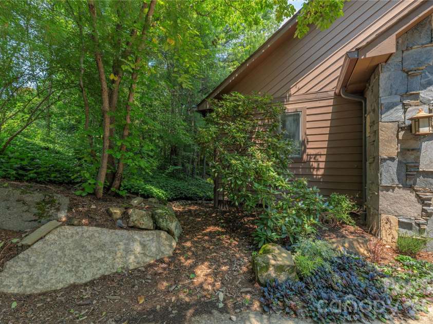 35 Hillcreek Drive, Asheville, NC 28804.  MLS# CAR4338421, YatesRealty ID 6420. 