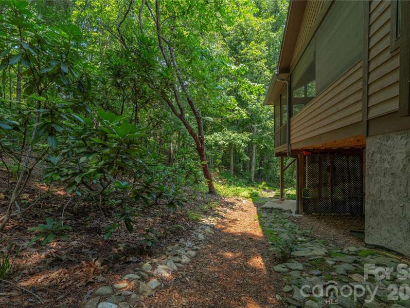 35 Hillcreek Drive, Asheville, NC 28804.  MLS# CAR4338421, YatesRealty ID 6420. 